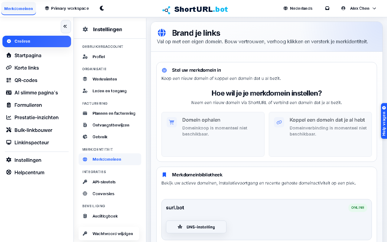 Instellingenpagina met verbonden aangepaste domeinen met DNS-verificatiestatusbadges en opties om merkdomeinen toe te voegen of te verwijderen